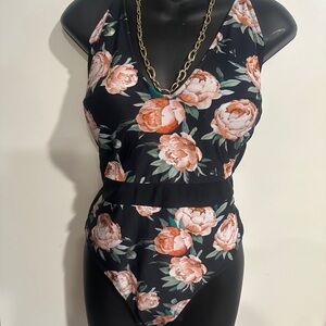 4/$16 Cupshe Floral Black Women’s One Piece Swimsuit NWT
